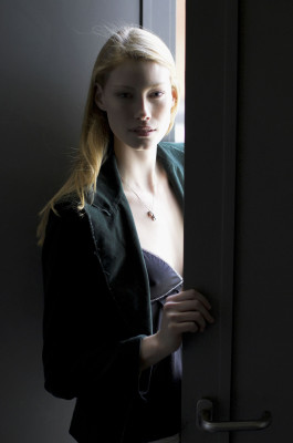 Alyssa Sutherland pic #77136